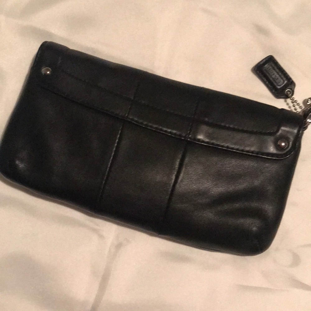Large Coach leather wristlet - Picture 4 of 4